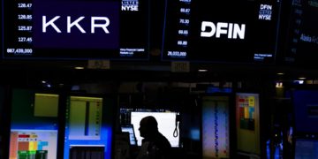 Wall Street abre en rojo lastrada por la subida del bono del Tesoro y del precio del crudo