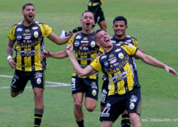 El carrusel amarillo y negro sella boleto al cuadrangular final