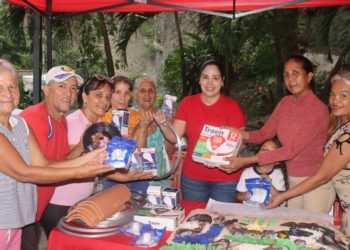 Alcaldesa de Valera entregó material para elaborar pesebre de la Bajada del Río