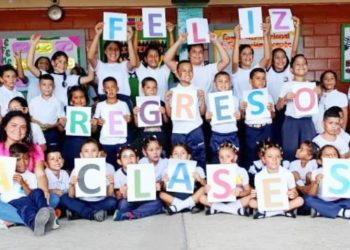 Regreso a clases: Gobierno de Carvajal da la bienvenida al “Semillero de la Patria”