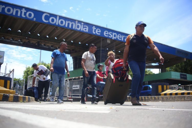 Regresar a una Venezuela en tranquilidad es el sueño de quienes han salido del país por razones políticas. Foto: Diario de Los Andes