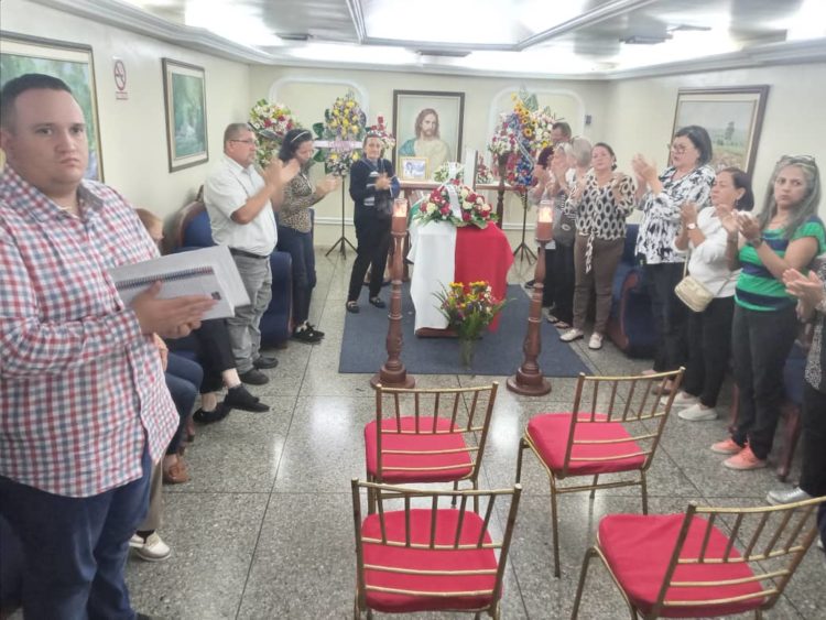 Las honras fúnebres de Franco Acosta fueron muy emotivas.