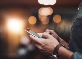 Comparación entre apps de citas y camchats para encontrar pareja
