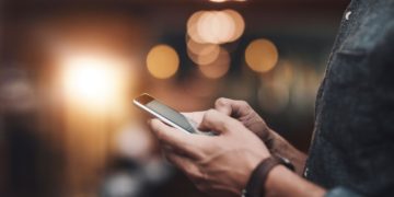 Comparación entre apps de citas y camchats para encontrar pareja