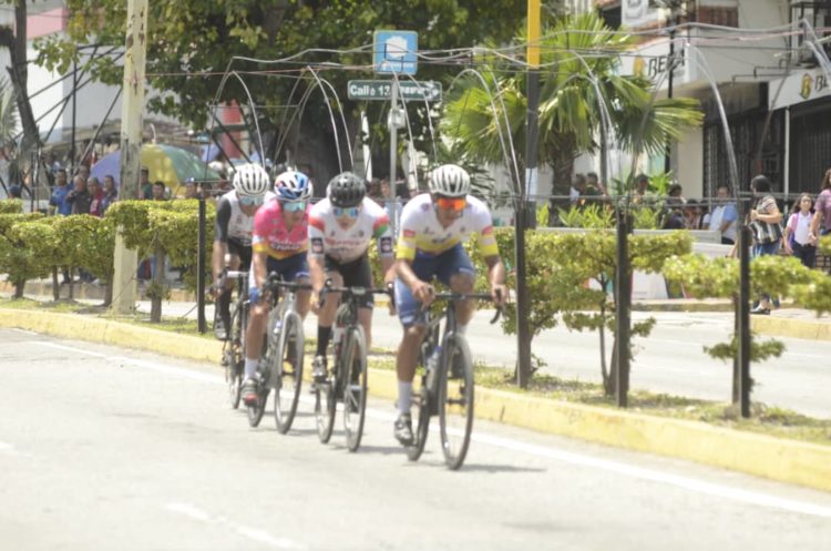 Vuelta a Venezuela | Yaracuyano Luis Pinto «le agarró el pique» al circuito de la avenida Bolívar en Valera