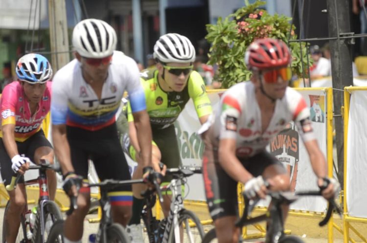 Vuelta a Venezuela | Yaracuyano Luis Pinto «le agarró el pique» al circuito de la avenida Bolívar en Valera