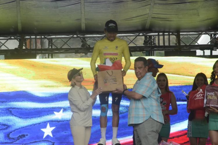 Vuelta a Venezuela | Yaracuyano Luis Pinto «le agarró el pique» al circuito de la avenida Bolívar en Valera