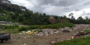 Máquina que hace mantenimiento al relleno sanitario de Boconó está averiada