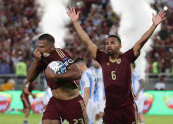 1-1. Rondón le salva los muebles a Venezuela ante una Argentina que se aleja en la cima