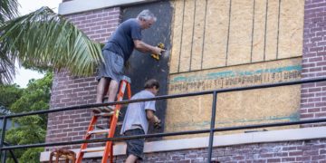 El peligroso huracán Milton se intensifica y se acerca con categoría 5 a Florida