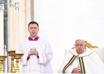 El papa convoca el 7 de octubre una jornada de oración para pedir la paz