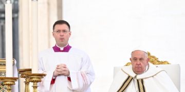 El papa convoca el 7 de octubre una jornada de oración para pedir la paz