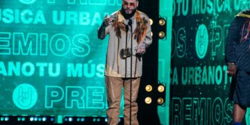 Farruko estrena un álbum con temas que destacan su «lucha contra la oscuridad»