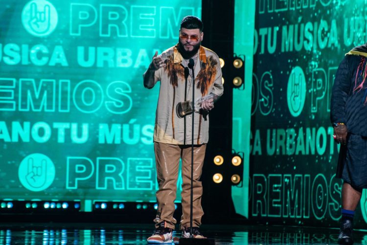 Fotografía de archivo del artista puertorriqueño Farruko en los Premios Tu Música Urbano en San Juan (Puerto Rico). EFE/Enid Salgado