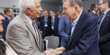 La oposición agradece a Borrell su postura ante actas presentadas por el Centro Carter