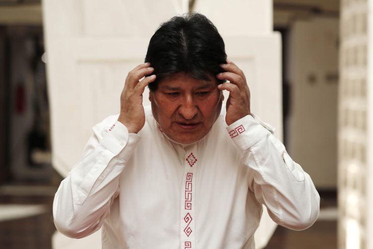 Fotografía de archivo del expresidente de Bolivia Evo Morales durante una conferencia de prensa en Uyuni (Bolivia).EFE/Paolo Aguilar