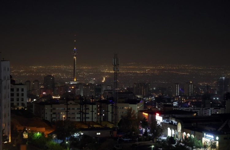 Una vista general de la ciudad Teherán, Irán, en la madrugada de este sábado 26 de octubre de 2024. EFE/EPA/ABEDIN TAHERKENAREH