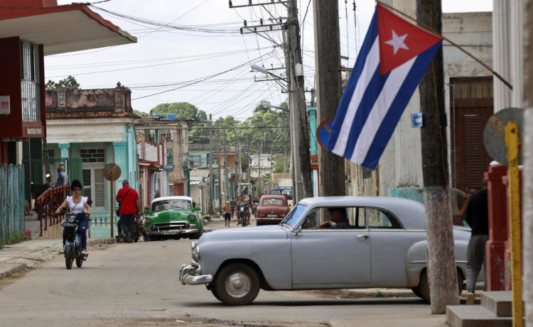 Vista general de una calle este martes en el poblado de Bejucal, al sur de La Habana (Cuba). EFE/ Ernesto Mastrascusa