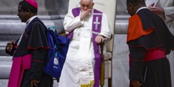 El papa pide perdón y expresa vergüenza por todos los pecados de la Iglesia