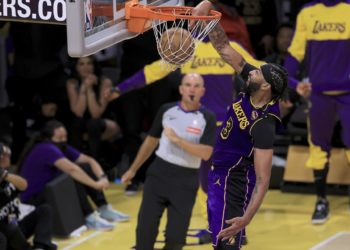 Los Lakers remontan a los Suns, los Warriors sonríen y los Knicks se reivindican