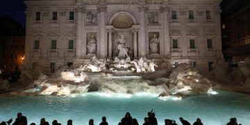 La Fontana de Trevi tendrá una pasarela que permitirá regular el número de turistas