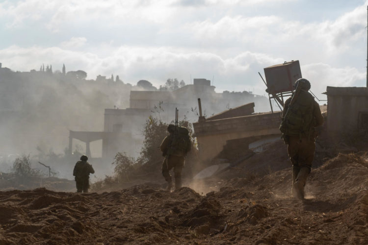 El Ejército israelí aseguró este viernes haber matado en un ataque aéreo a Muhammad Hassin Ramal, comandante de Hizbulá en la zona de Tayibe, en el sur del Líbano, según informó en un comunicado. En la imagen, actividad del ejército de Israel en el sur del Líbano. EFE/  Ejército de Israel //SOLO USO EDITORIAL/SOLO DISPONIBLE PARA ILUSTRAR LA NOTICIA QUE ACOMPAÑA (CRÉDITO OBLIGATORIO)