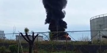 Incendio de tanque en Pdvsa mantiene alerta a los habitantes de Cabimas