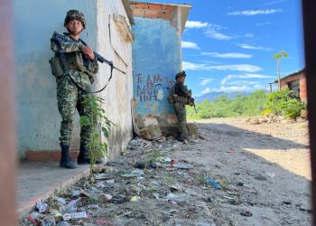 Frontera / Enfrentamientos en trochas y detonación de explosivo