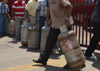 Solo dos gandolas de gas doméstico están llegando a Trujillo