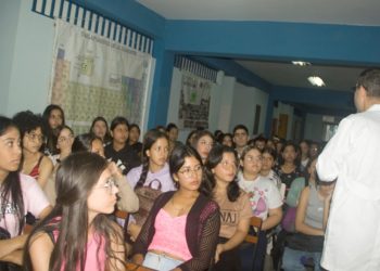 ULA-NURR | Motivan e inspiran a cumplir metas académicas a 80 jóvenes que comienzan su formación en el Básico de Farmacia