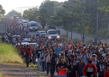 Miles de migrantes salen en caravana desde México coincidiendo con elecciones de EE.UU.