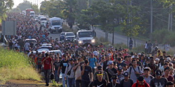 Miles de migrantes salen en caravana desde México coincidiendo con elecciones de EE.UU.