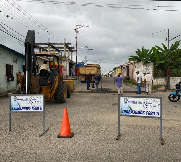 Bacheo Navideño de Alcaldía de Sucre tapa los huecos de las calles de Valmore Rodríguez.   