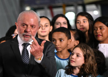 Lula podrá volver a viajar en avión tres semanas después de un golpe en la nuca