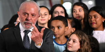 Lula podrá volver a viajar en avión tres semanas después de un golpe en la nuca
