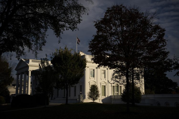 Fotografía de archivo de una vista general de la Casa Blanca, en Washington, DC, EE. UU. EFE/GRAEME SLOAN