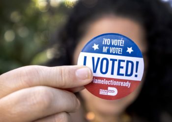 Más de 64 millones de personas ya han votado por adelantado en EE.UU.