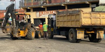 Asfaltado navideño en Sabana de Mendoza