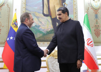 El ministro de Defensa iraní dice que EE.UU. está molesto por la relación Teherán-Caracas
