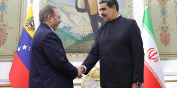 El ministro de Defensa iraní dice que EE.UU. está molesto por la relación Teherán-Caracas