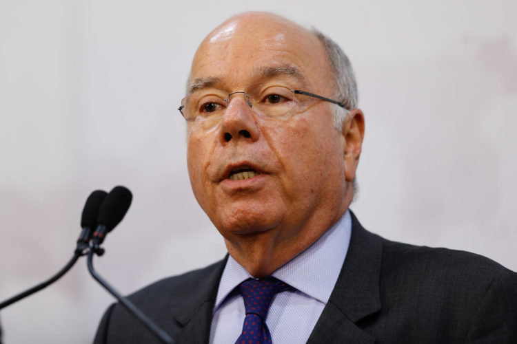 Fotografía de archivo del pasado 7 de noviembre del canciller de Brasil, Mauro Vieira, durante una conferencia de prensa, en la Residencia Presidencial, en Asunción (Paraguay). EFE/ Juan Pablo Pino