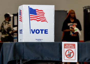Más de 75 millones de personas, la mitad de los votantes de 2020, ya han votado en EE.UU.
