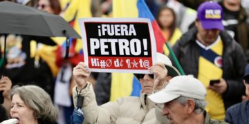 La desaprobación del presidente colombiano sube al 59,9 %, según una encuesta