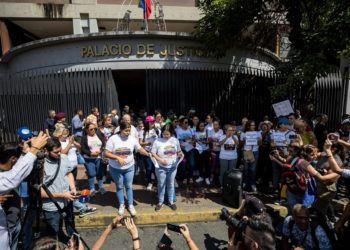 Familias de detenidos tras elecciones piden a Maduro «medida de gracia» para su liberación