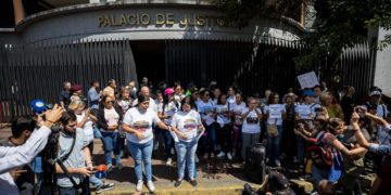 Familias de detenidos tras elecciones piden a Maduro «medida de gracia» para su liberación