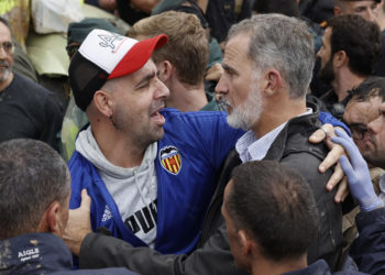 La indignación popular salpica de barro a los reyes de España y a dirigentes políticos