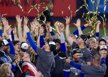Ni Trump ni Harris ni las elecciones, EE.UU. está pendiente de béisbol y fútbol americano