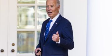 Biden espera que Trump «reconsidere» su idea de imponer aranceles a México y Canadá