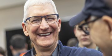 Tim Cook afirma que Apple «no podría hacer lo que hace» sin sus socios chinos