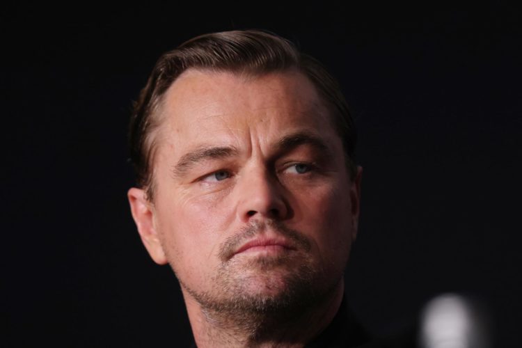 Fotografía de archivo del actor estadounidense Leonardo DiCaprio en la conferencia de prensa de 'Killers of the Flower Moon' durante el 76º Festival de Cine de Cannes, en Cannes, Francia, el 21 de mayo de 2023. EFE/EPA/Mohammed Badra / POOL